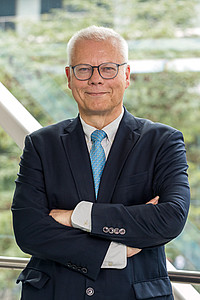 Univ.-Prof. Dr. A. Borkhardt